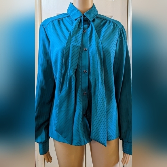 New Lady arrow long sleeve button-down shirt with ascot scarf tie back, TC - Picture 4 of 7